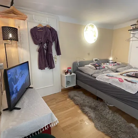 Cute, Quiet And - Self Check In Apartment
